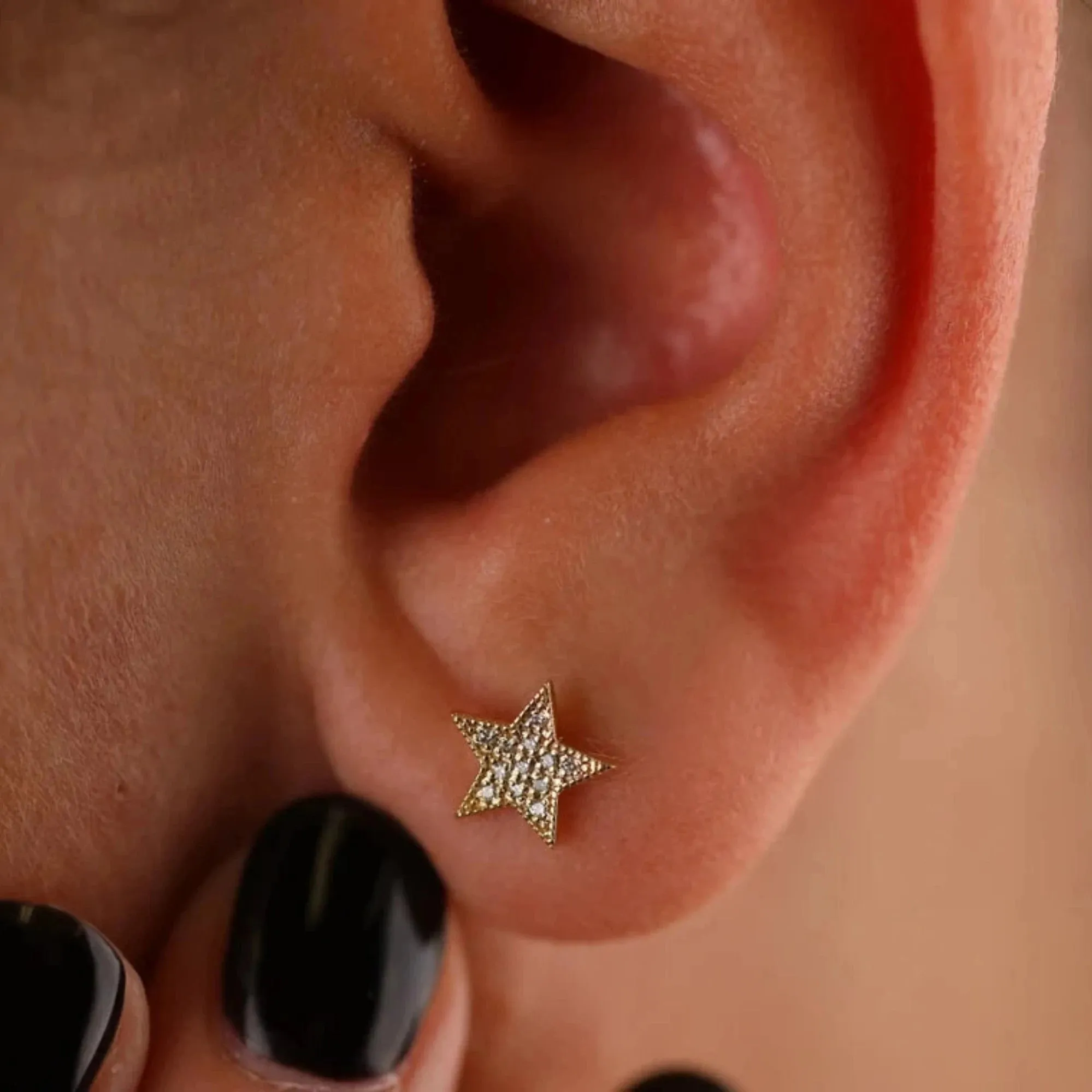 Bold Diamond Star Studs, Luz