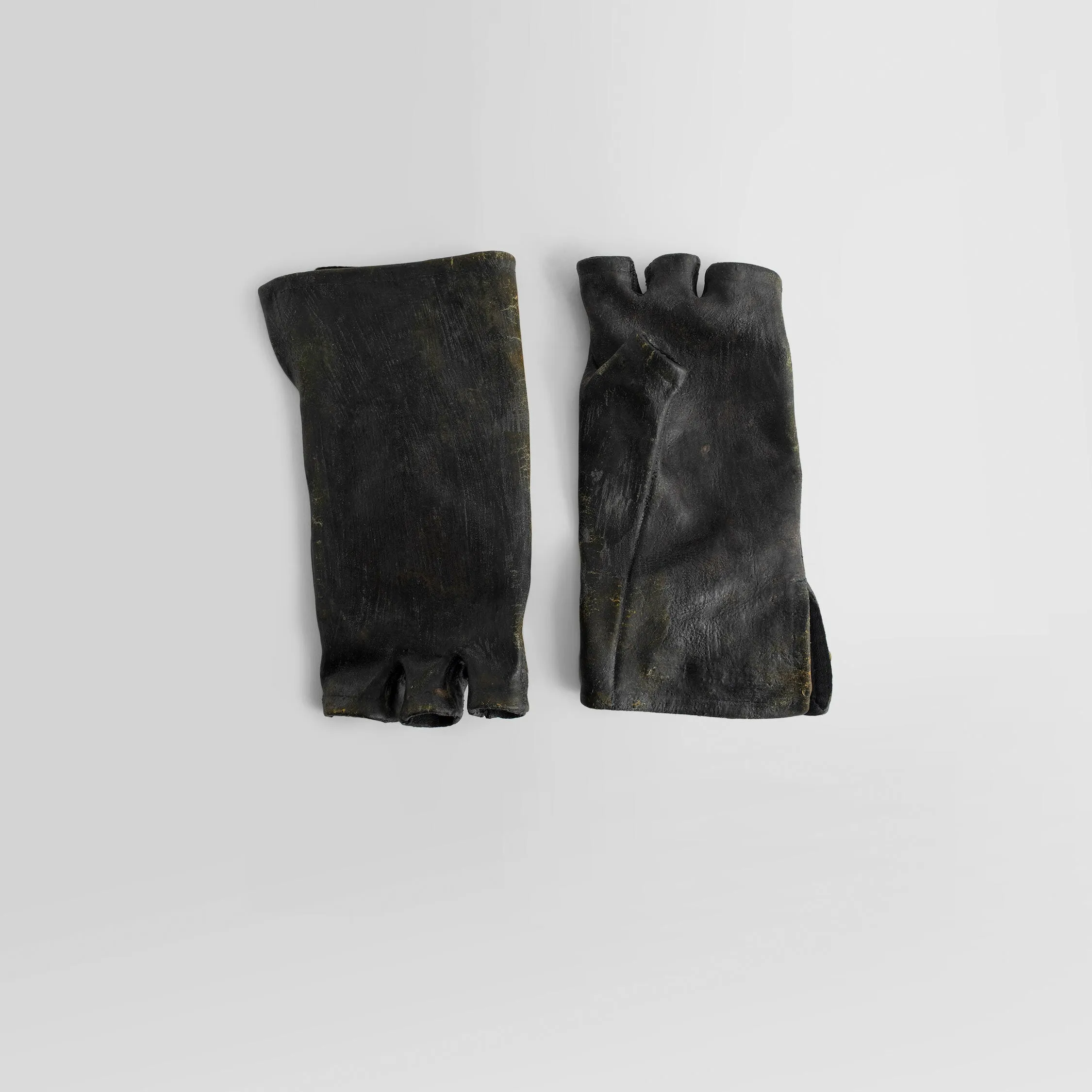 BORIS BIDJAN SABERI MAN BLACK GLOVES