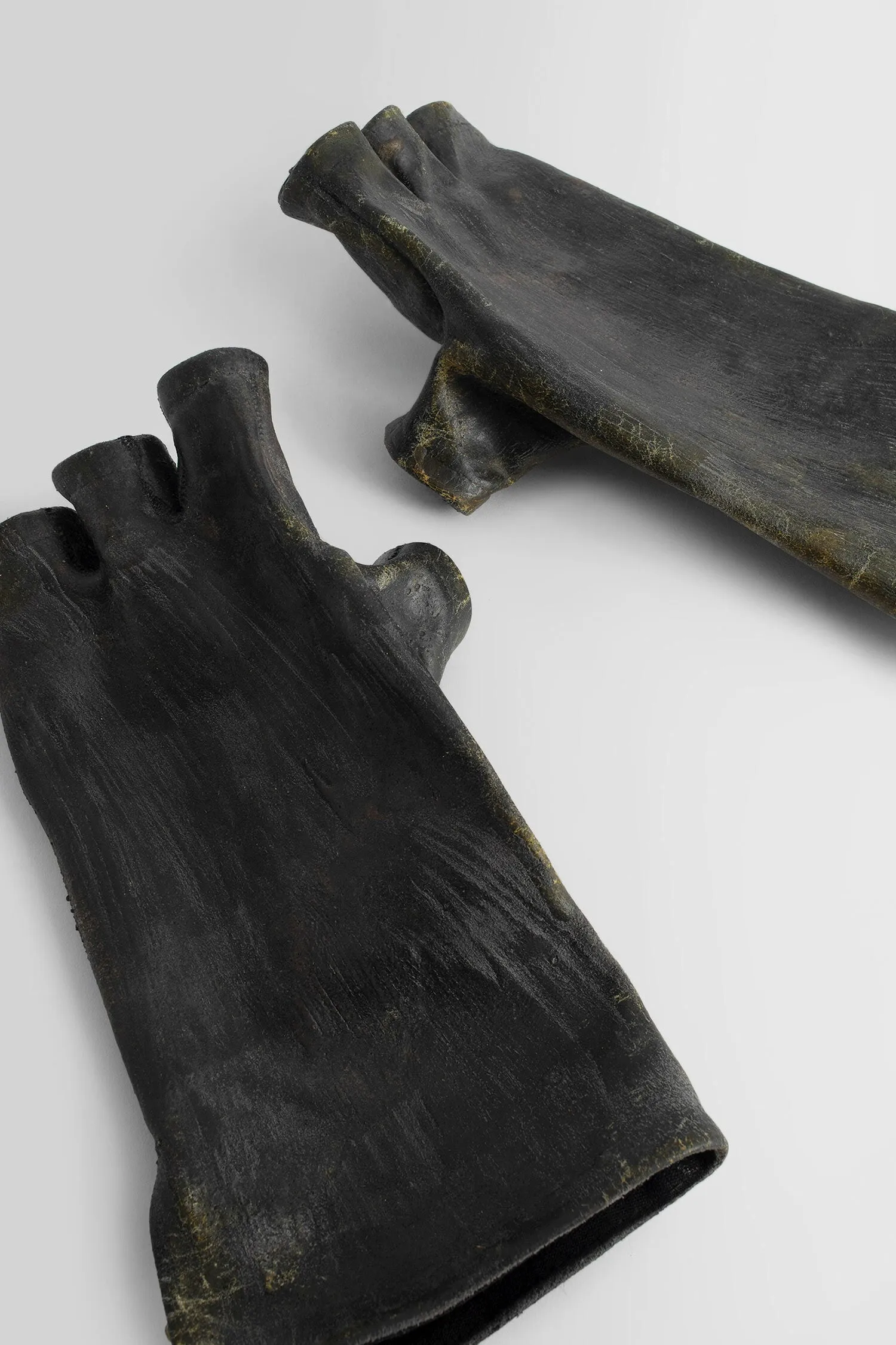BORIS BIDJAN SABERI MAN BLACK GLOVES
