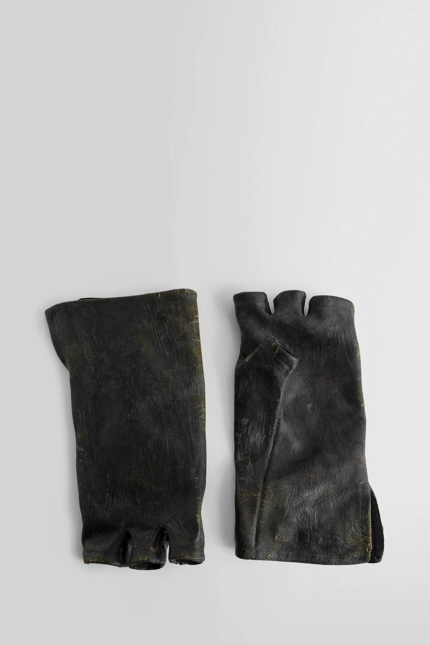 BORIS BIDJAN SABERI MAN BLACK GLOVES