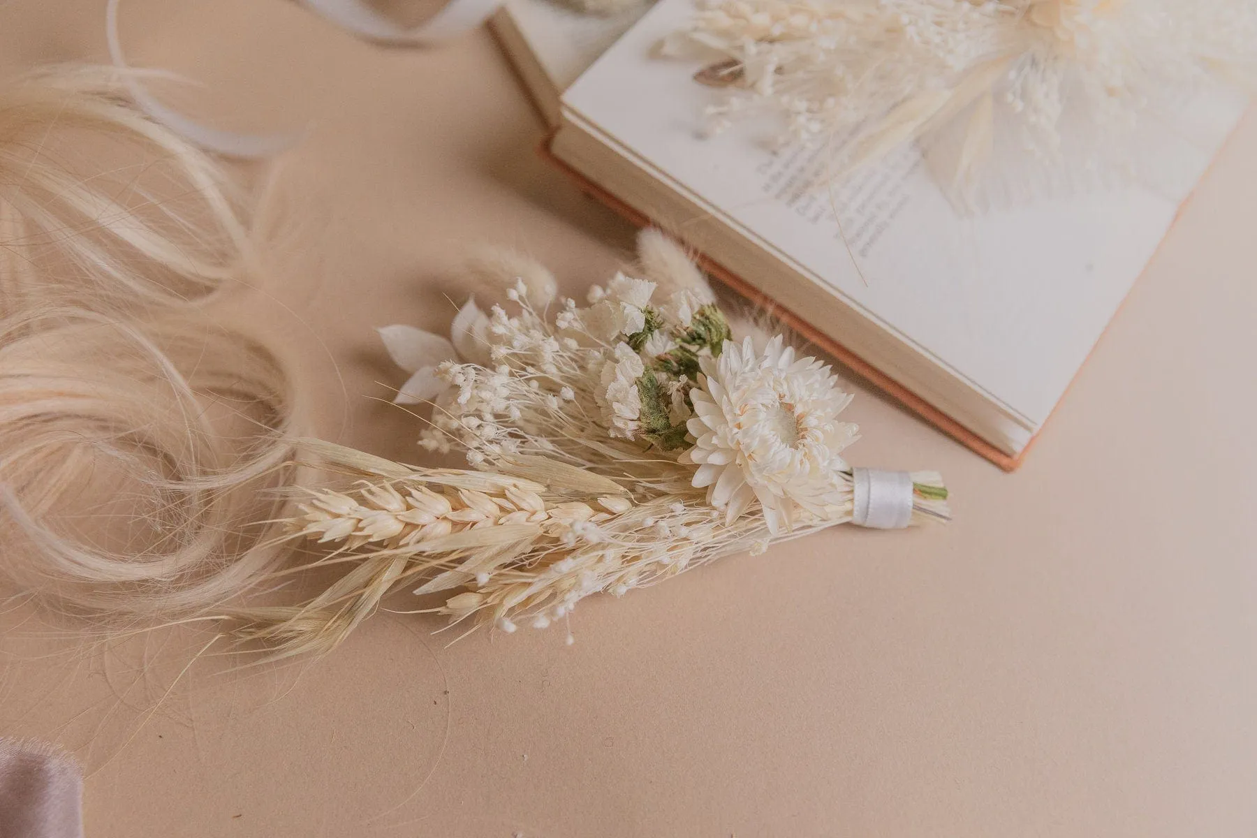 Lagurus & Cream Straw Flower Boutonnieres / Lapel Pin For Men / Groom Pin / Boho Boutonniere / Groom Boutonniere