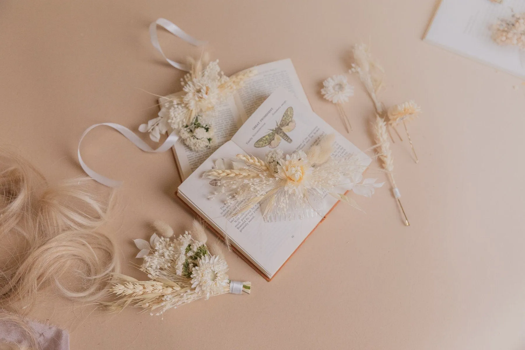 Lagurus & Cream Straw Flower Boutonnieres / Lapel Pin For Men / Groom Pin / Boho Boutonniere / Groom Boutonniere