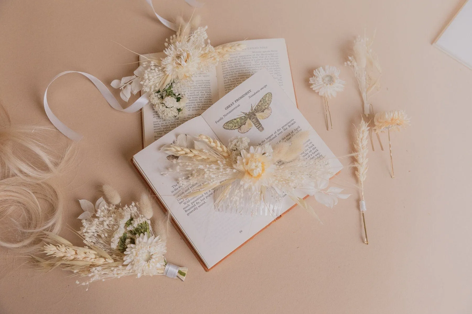 Lagurus & Cream Straw Flower Boutonnieres / Lapel Pin For Men / Groom Pin / Boho Boutonniere / Groom Boutonniere