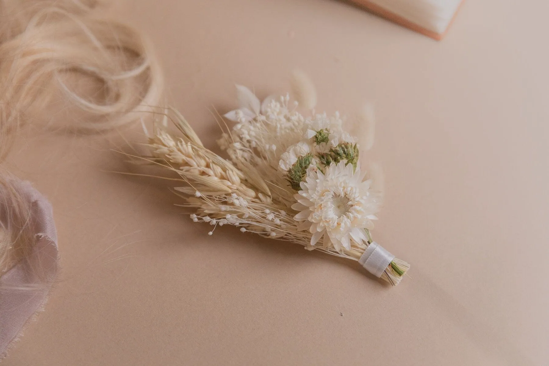 Lagurus & Cream Straw Flower Boutonnieres / Lapel Pin For Men / Groom Pin / Boho Boutonniere / Groom Boutonniere